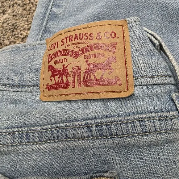 Levis Cropped Jeans Size Size 31 Light Wash Rolled Cuffs Beach Vacation Summer - Picture 4 of 6